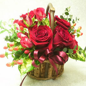 8 Red Roses Basket