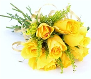 8 Yellow roses in bouquet